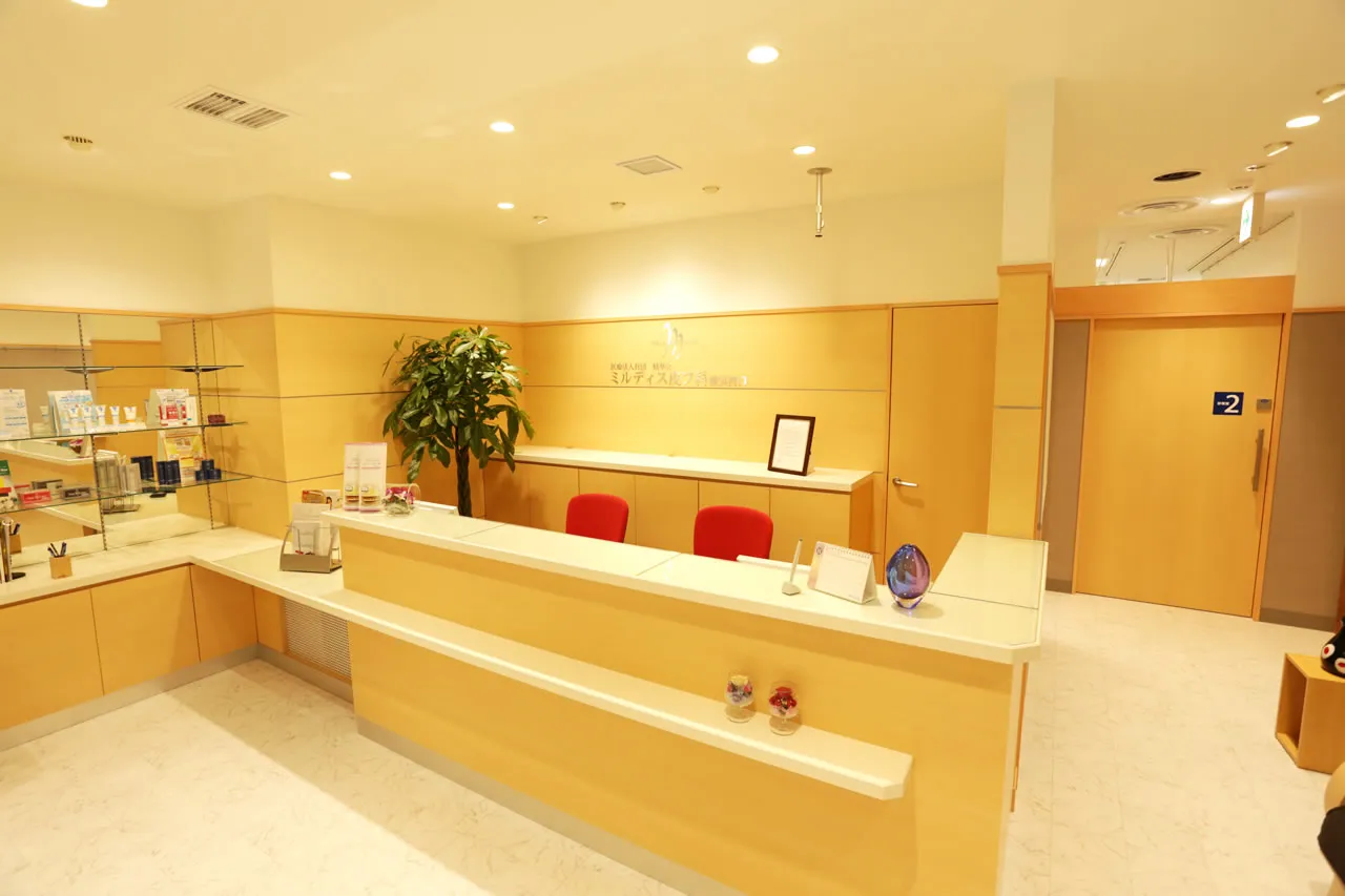 ミルディス皮フ科横浜西口の内観・外観・診療風景